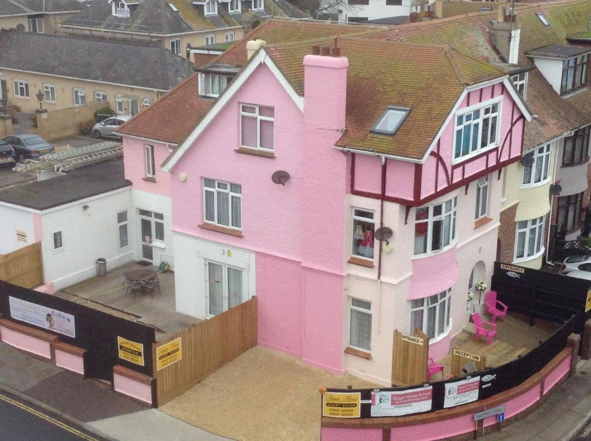 Singer House: Seafront Garden Flat with Parking Apartment Paignton Exterior photo
